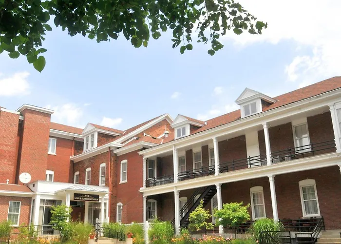 Hotel: Fort Harrison State Park Inn
